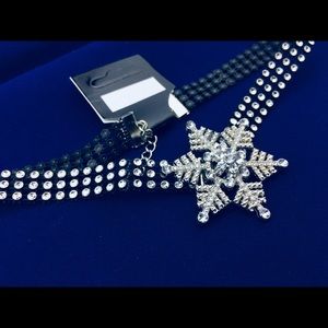 Snowflake ❄️ choker 💝